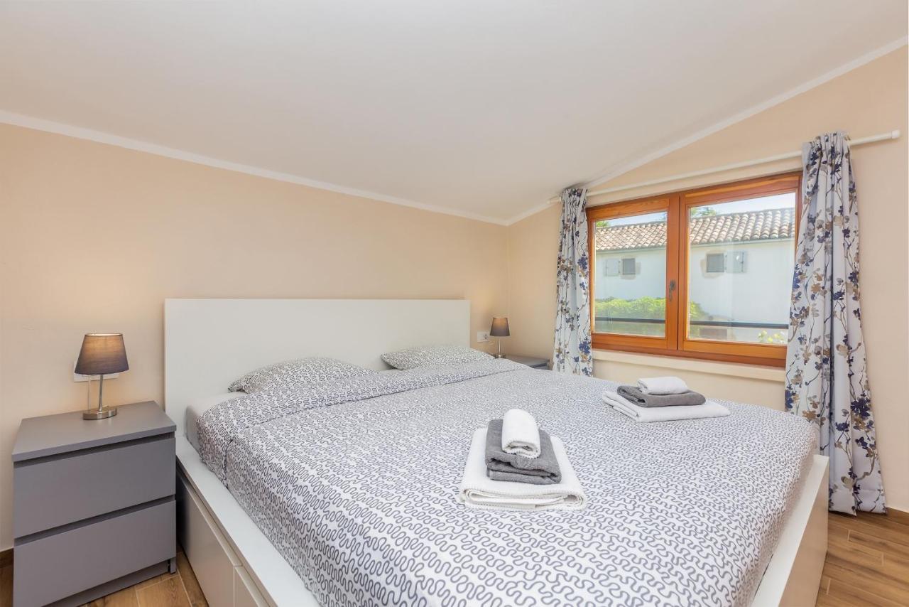 Holiday Home Jela Dobrinj Luaran gambar