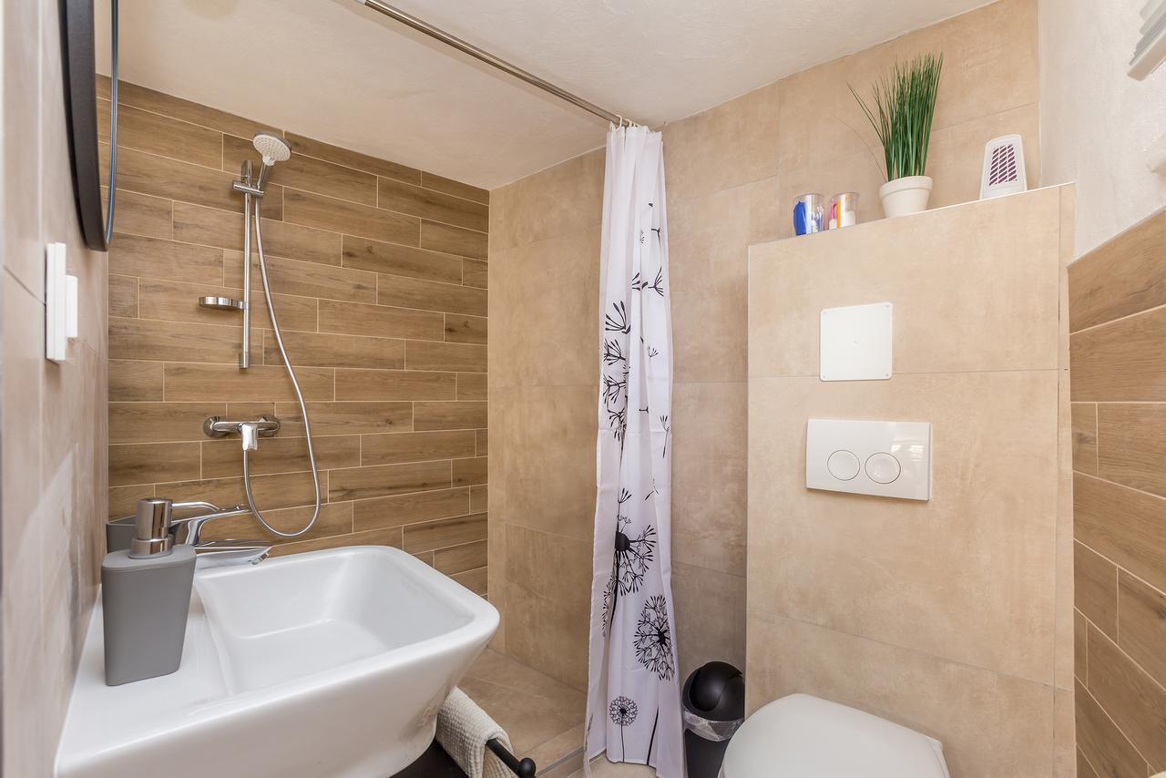 Holiday Home Jela Dobrinj Luaran gambar